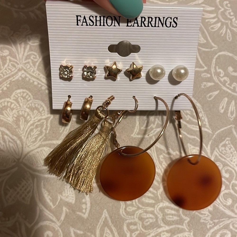 Women’s set of fashion earrings brand new​​​​​​​​ - Picture 3 of 4